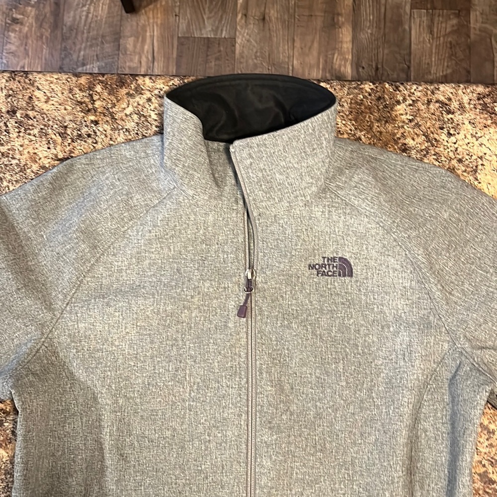 North Face women’s jacket. Size large. Excellent condition.